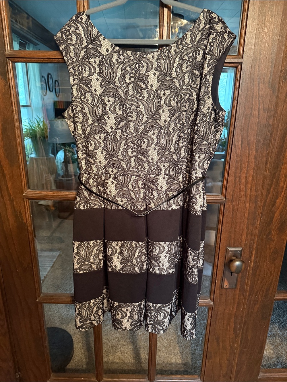 Tiana B. Black and Cream Sleeveless Fit-and-Flare Midi Dress